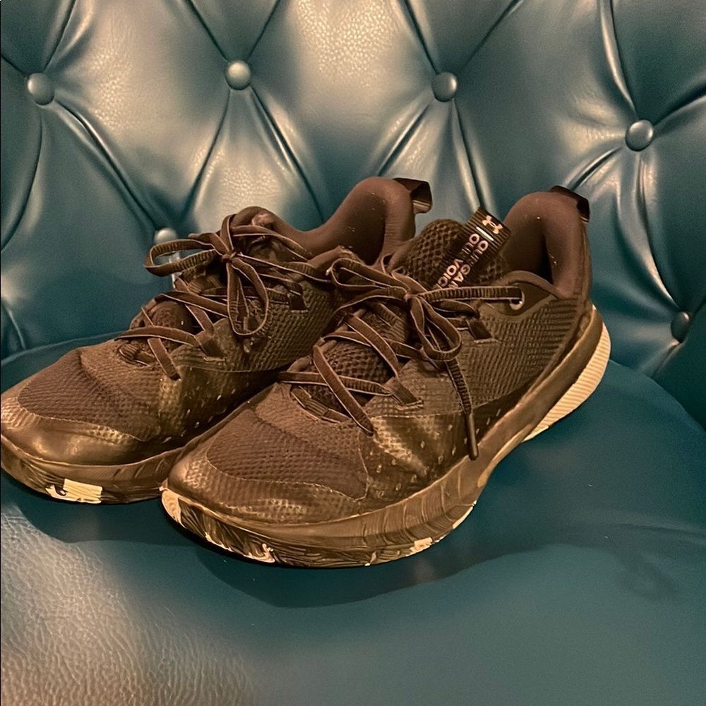 Under Armour Black Sneakers Performance-Driven Design